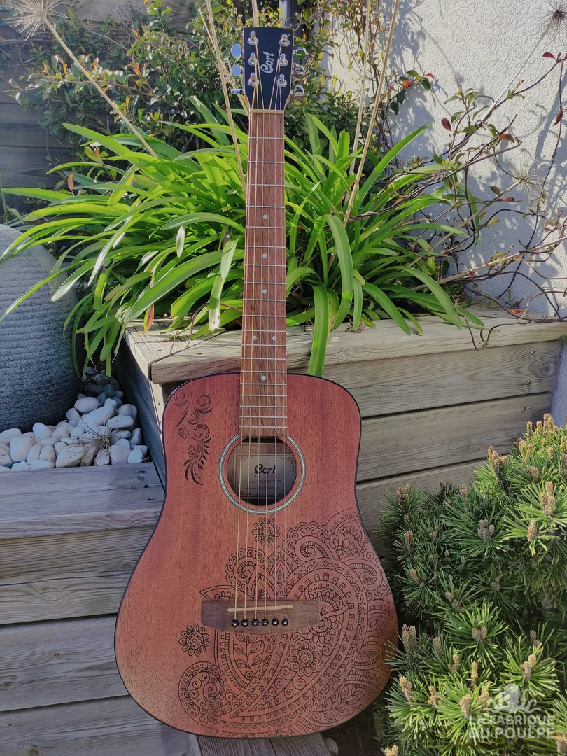 guitare cort gravée au laser