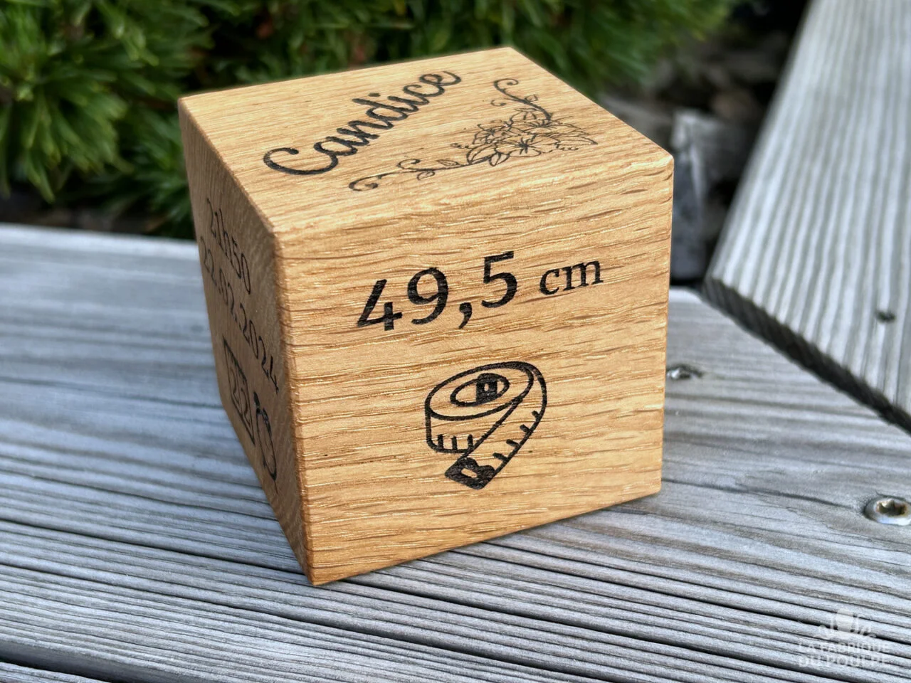 cube bois chêne gravé - cadeau de naissance